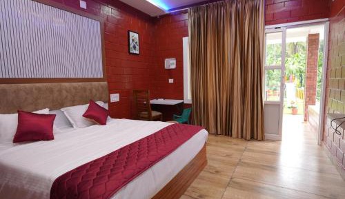 Deluxe Double Room (2 Adults + 1 Child)