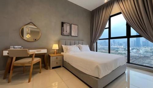 Two-Bedroom Deluxe Apartment with Balcony