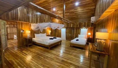 One-Bedroom Cottage with Mountain View