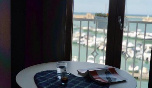 Deluxe One-Bedroom Apartment with Ocean View