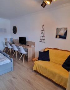 Apartment with Mountain View