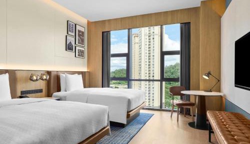 Classic Double Room with Two Double Beds and City View - High Floor