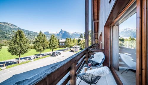 Superior One-Bedroom Apartment with Balcony