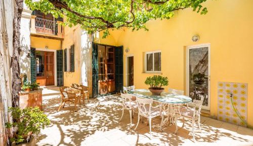 Villa with Garden View