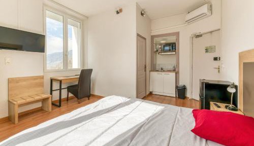 Apartment with Shower