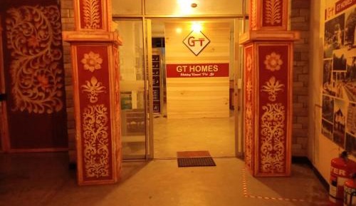 Deluxe One-Bedroom Apartment