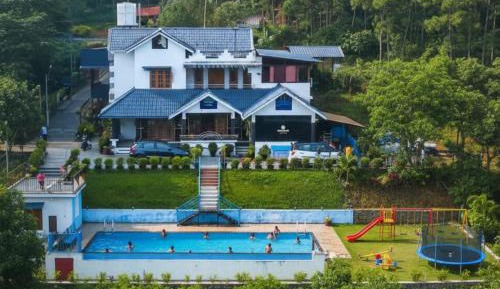 Villa with Garden View