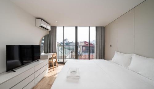 Suite with Pool View