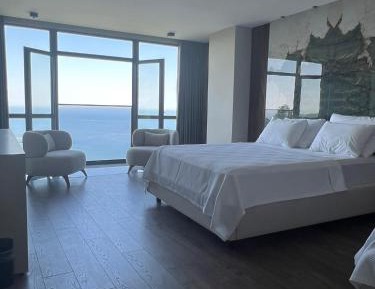 One-Bedroom Apartment with Sea View