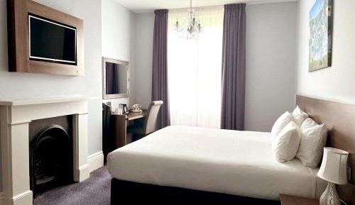 Cozy Small Room