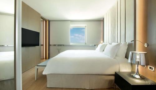 Club King Suite - Lounge Access