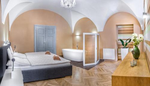 Apartment with Bath
