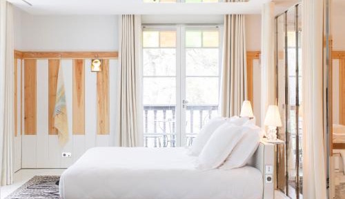 Deluxe Double Room (2 People)