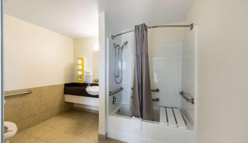 Queen Room - Disability Access - Roll in Shower