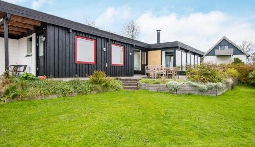 Three-Bedroom Vacation Home 