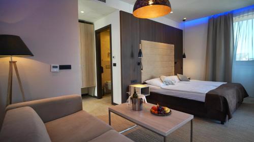 Deluxe Double Room with Extra Bed