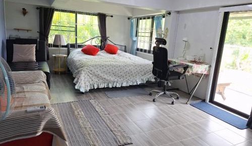 Family Room with Garden View