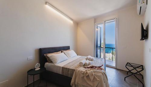 One-Bedroom Apartment with Sea View