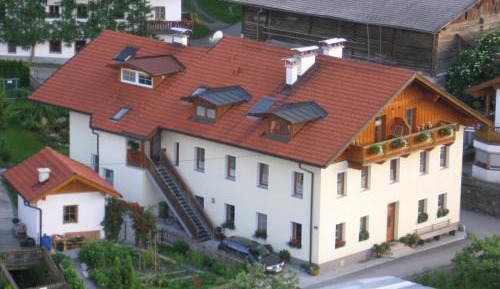 Apartment with Mountain View
