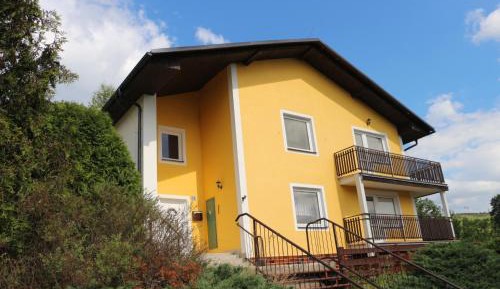 Apartment with Mountain View