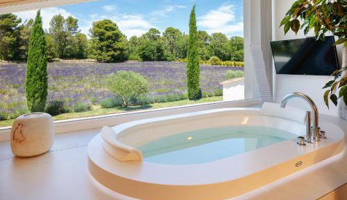 Suite with Hot Tub
