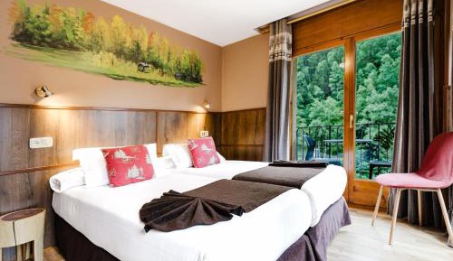 Apartment with Mountain View