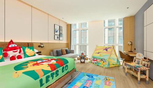 Family King Room with City View - High Floor
