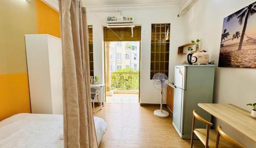 One-Bedroom Apartment with Balcony