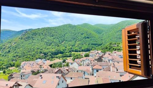Three-Bedroom Apartment with Mountain View