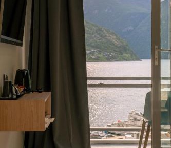 Deluxe Double Room with Shower