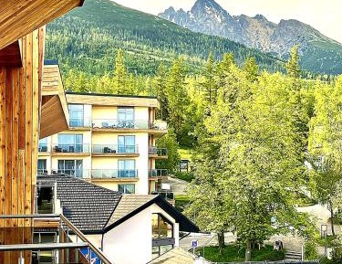 Apartment with Mountain View