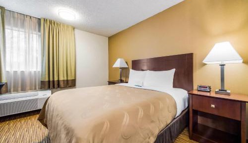 Queen Room - Non-Smoking