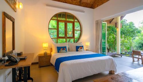 Villa with Garden View