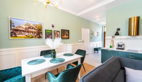 Deluxe One-Bedroom Apartment with Garden View