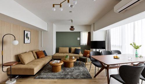 One-Bedroom Apartment with Balcony