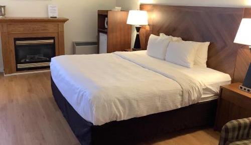 King Studio Suite with River View - Second Floor/Non-Smoking