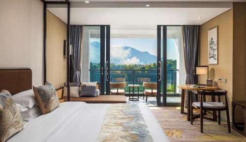 Deluxe Queen Room with River View