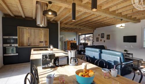 Holiday Home (8 Adults)