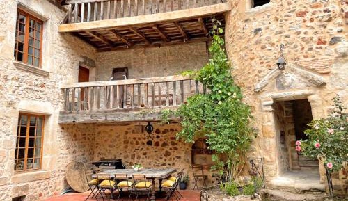 Holiday Home (12 Adults)