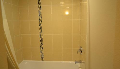 Standard Queen Room (Park and Fly)