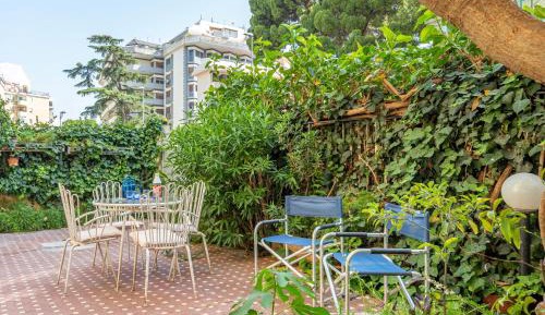 Apartment with Garden View
