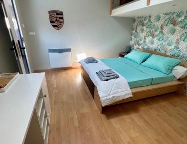 Queen Room with Shared Bathroom