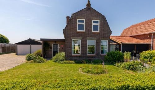 Three-Bedroom Vacation Home 