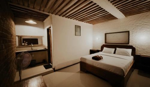 Double Room with Private Bathroom