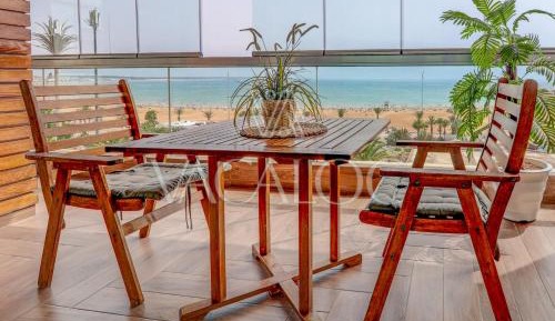 Deluxe One-Bedroom Apartment with Ocean View