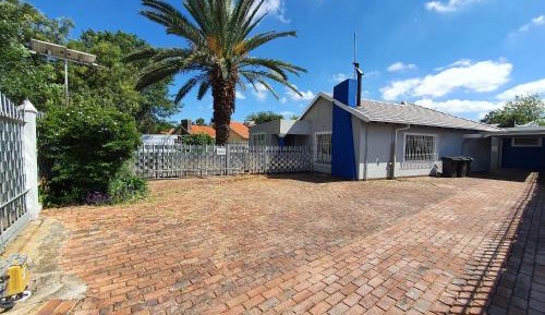 Deluxe Double Room (1 adult + 1 child)