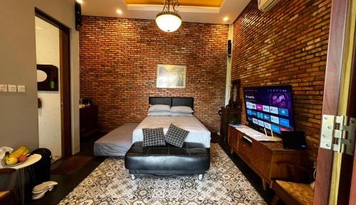 Double Room with Private Bathroom