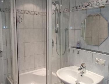 Apartment with Mountain View