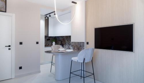 Deluxe One-Bedroom Apartment