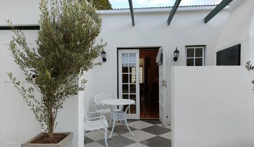 One-Bedroom Apartment - Non-Smoking